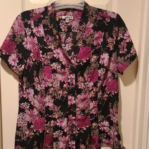 Beautiful Floral Blouse w/darting Croft & Barrow M